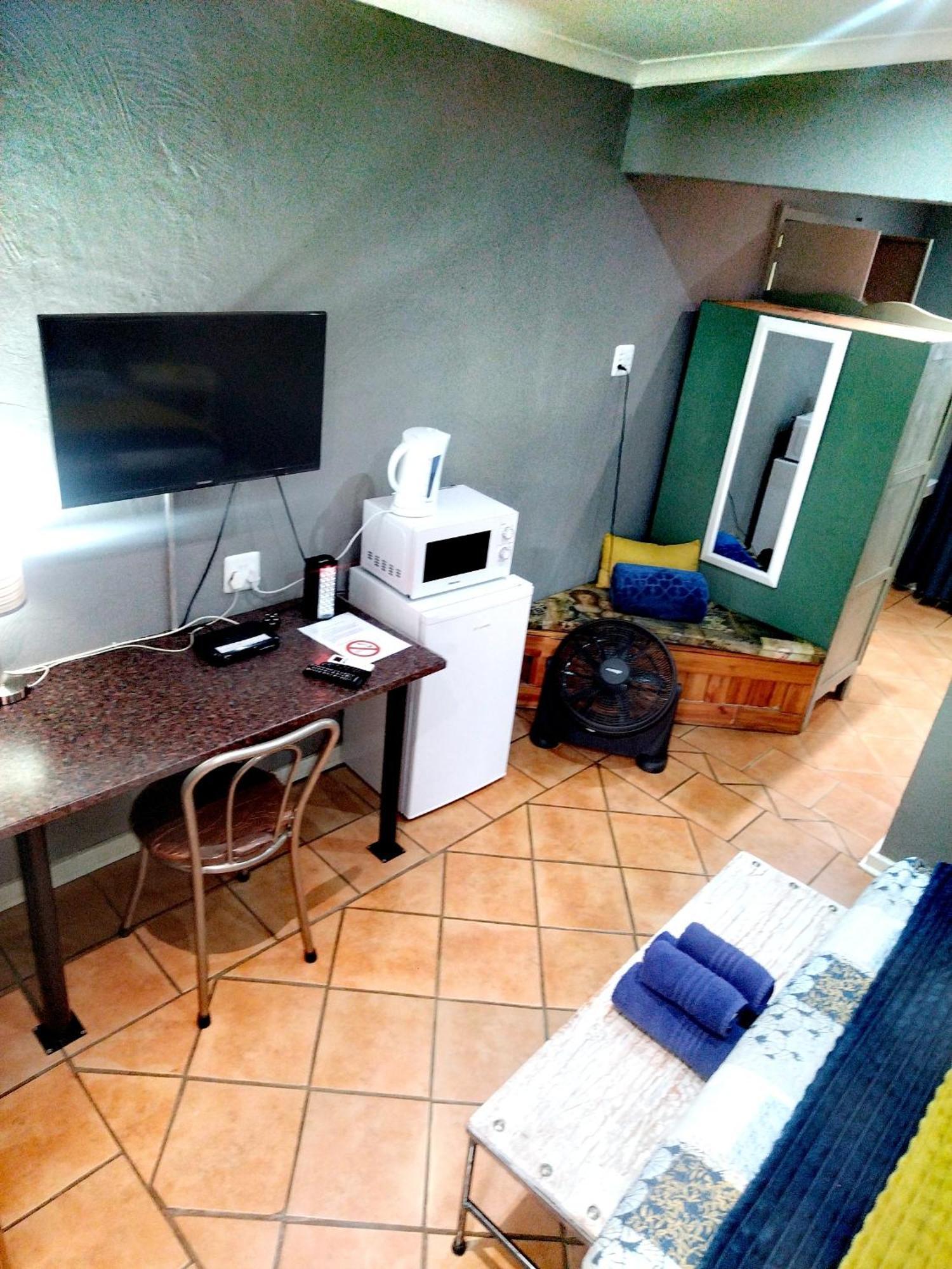 Africas Eden Guesthouse Mookgophong Buitenkant foto