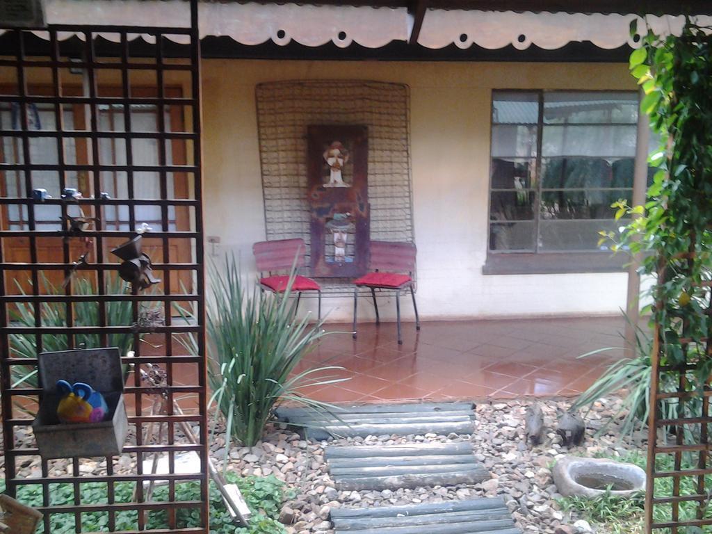 Africas Eden Guesthouse Mookgophong Buitenkant foto